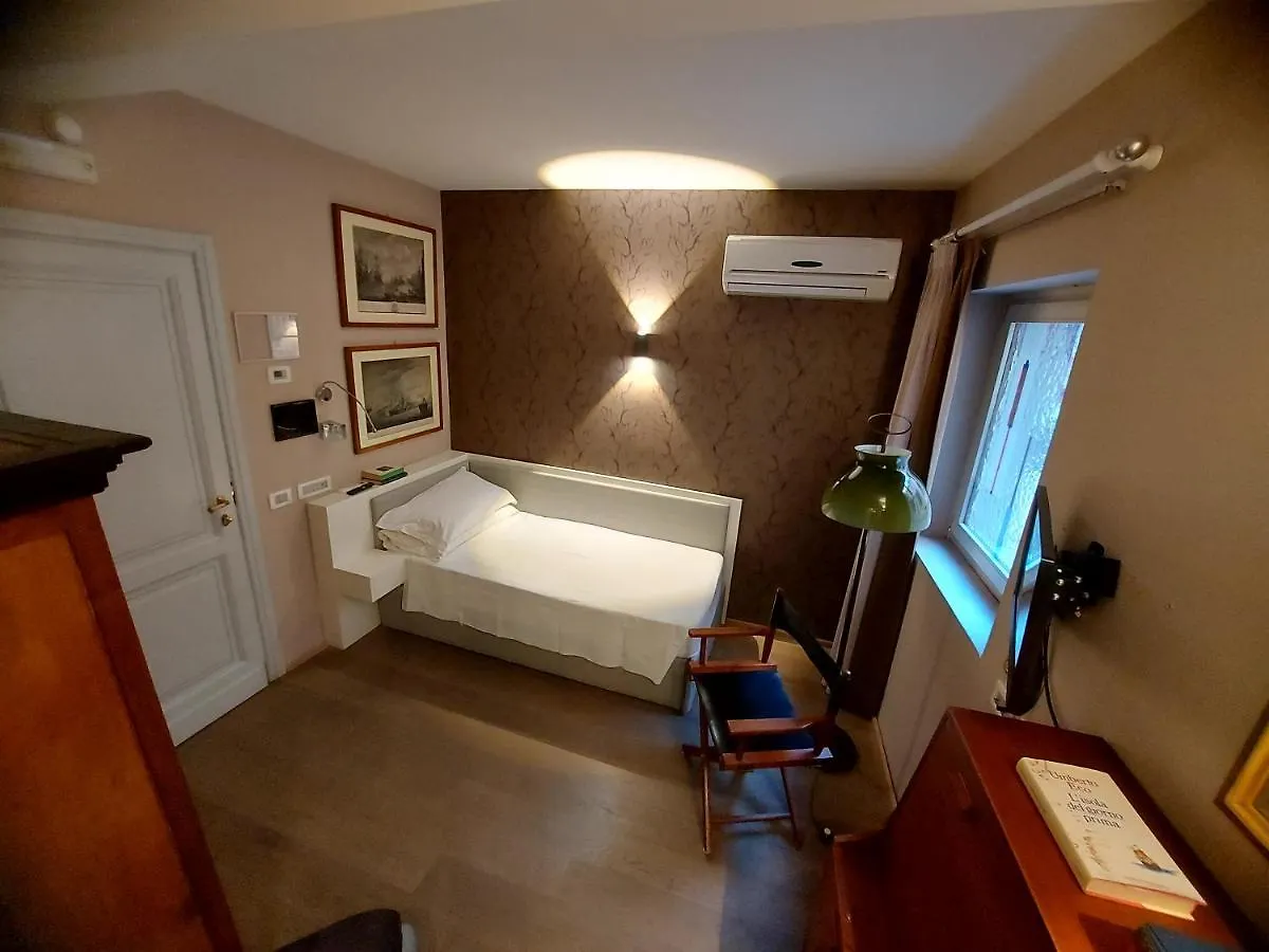 New! Bellissimo Palazzofranchi Pantheon Apartment Rome Italy