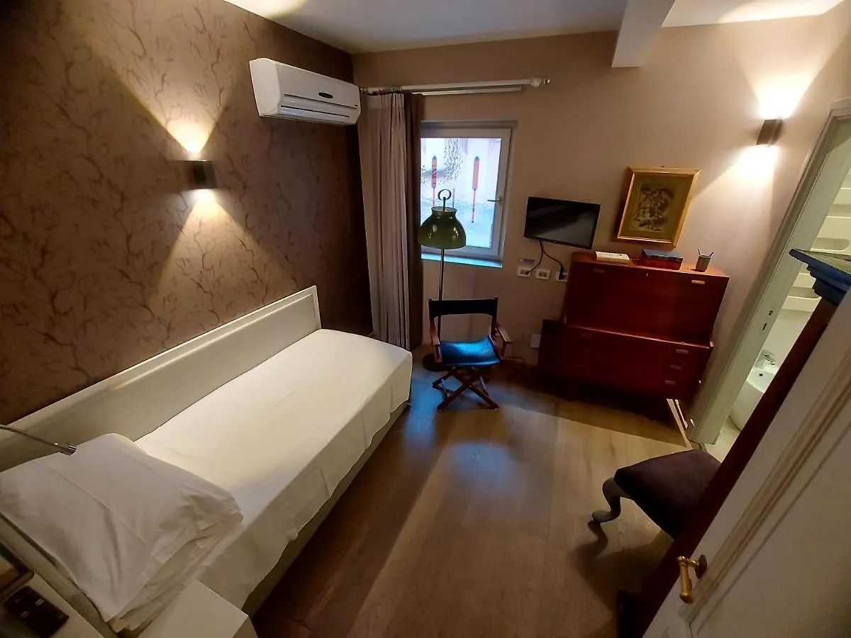 New! Bellissimo Palazzofranchi Pantheon Apartment Rome Italy